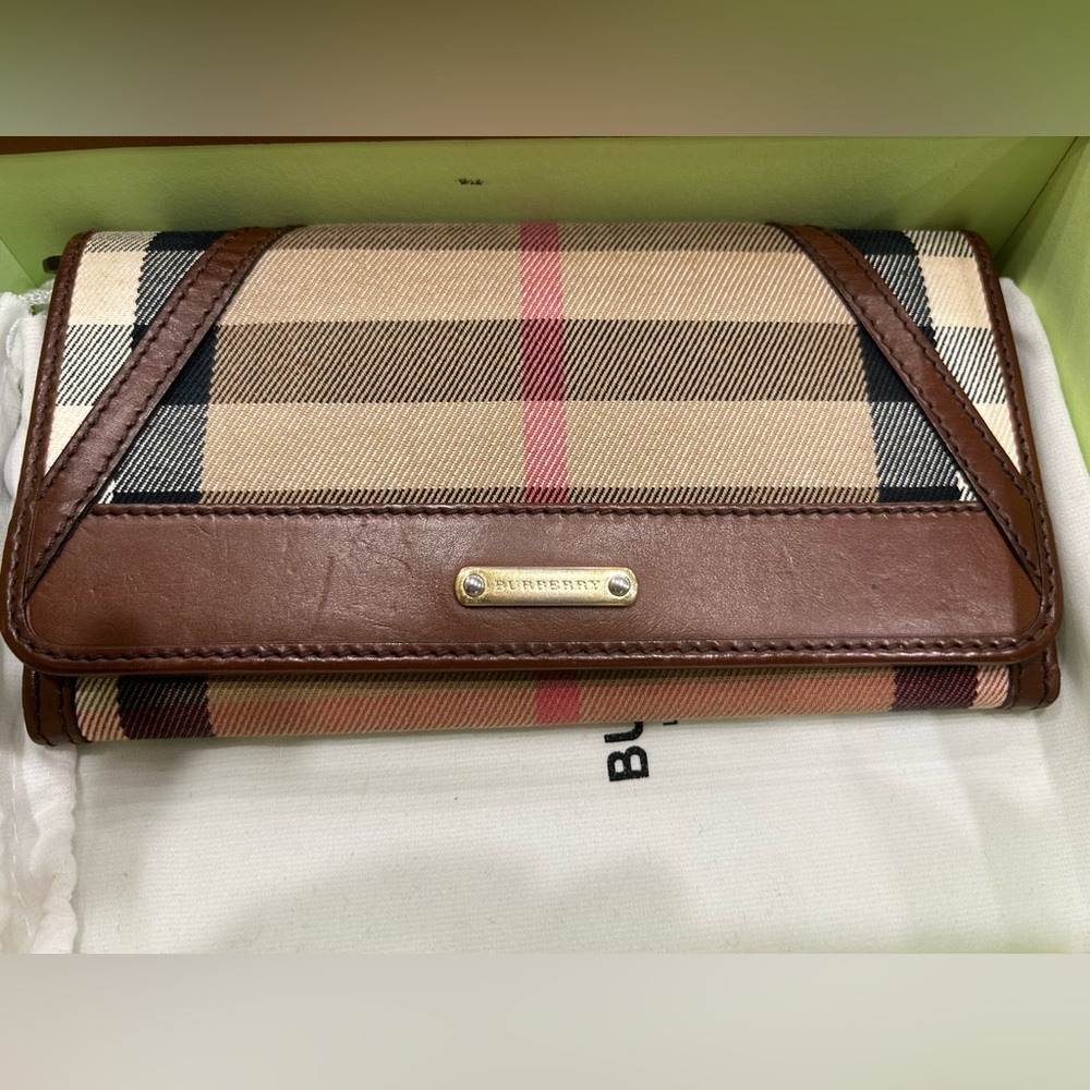 Burberry House Check Leighton Fabric and Leather Continental Wallet - Picture 7 of 16